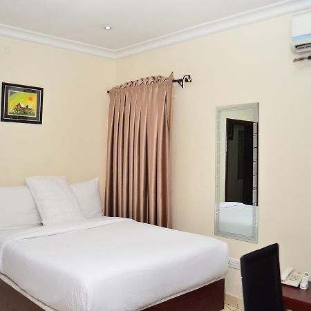 De Rigg Place - Alaka Estate, Surulere Лагос Екстериор снимка